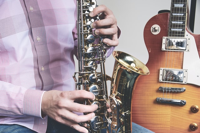 10 Easy Pop songs to Play on a Saxophone!